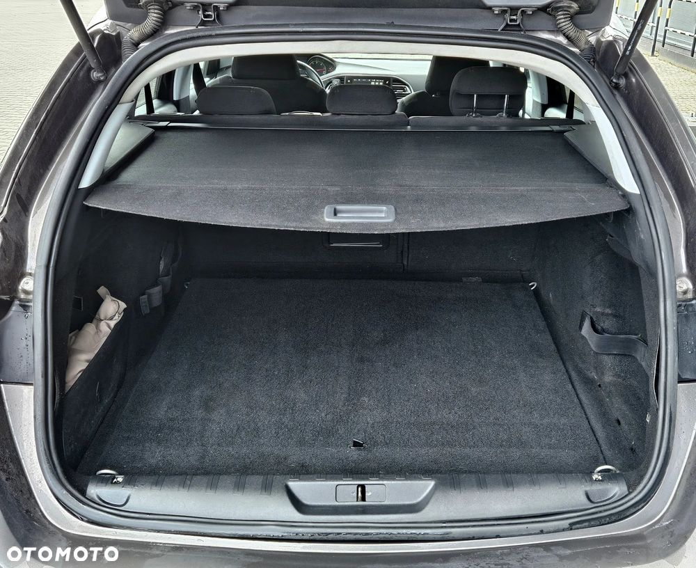 Peugeot 308 1.6 BlueHDi Allure S&S - 16