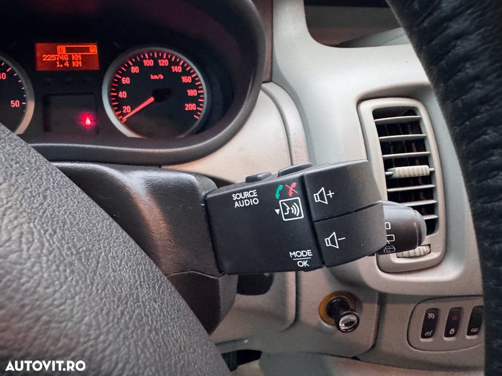 Opel Vivaro - 31