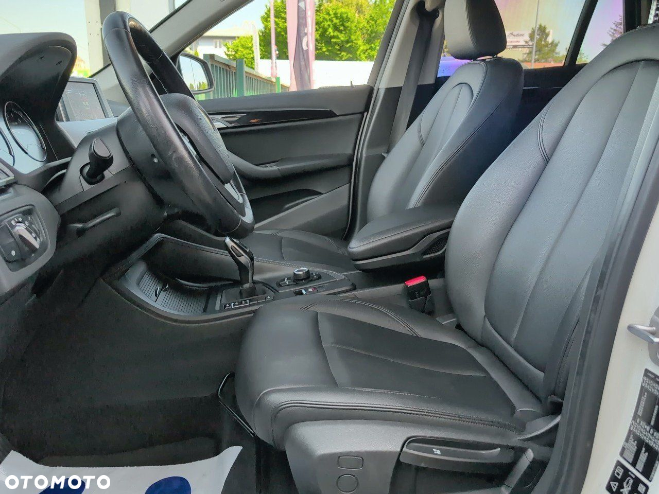 BMW X1 xDrive20i Advantage - 9