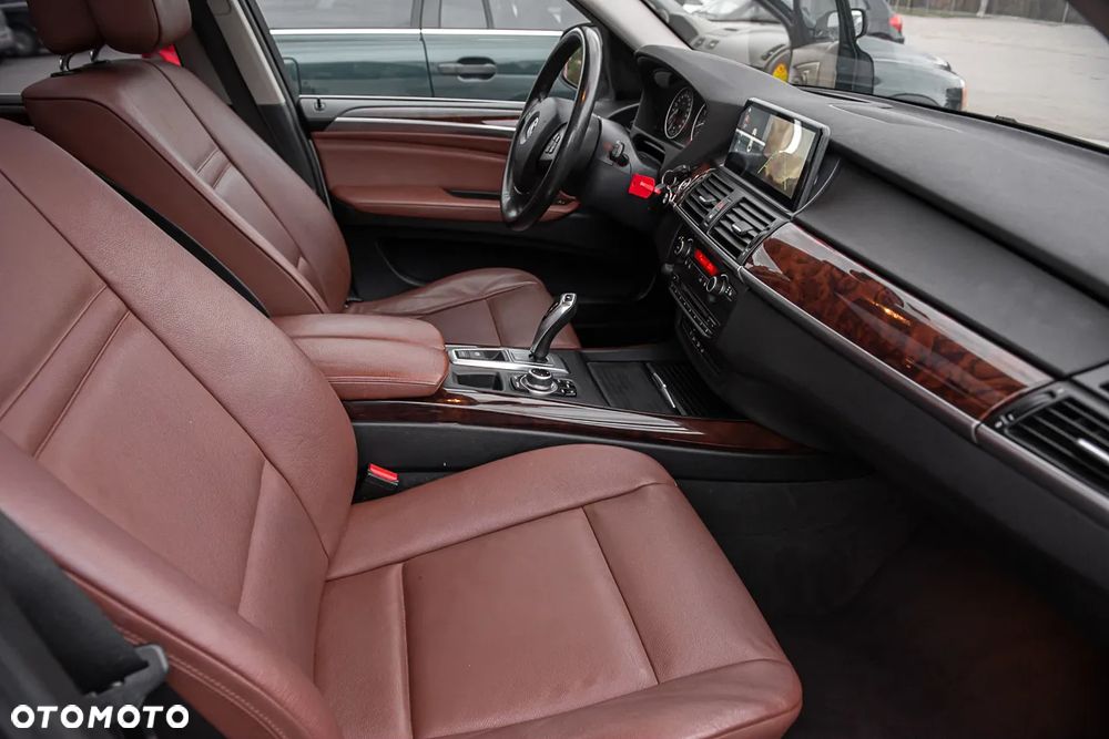 BMW X5 xDrive35i Edition Exclusive - 32