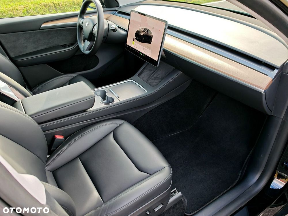 Tesla Model Y Performance Dual Motor AWD - 35
