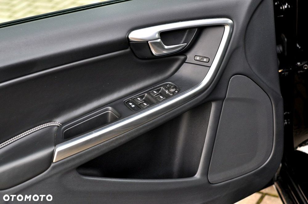 Volvo V60 D3 Drive-E Momentum - 5