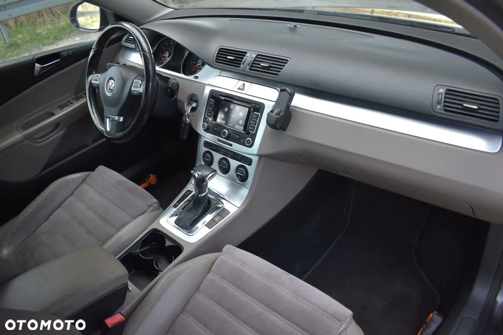 Volkswagen Passat - 33