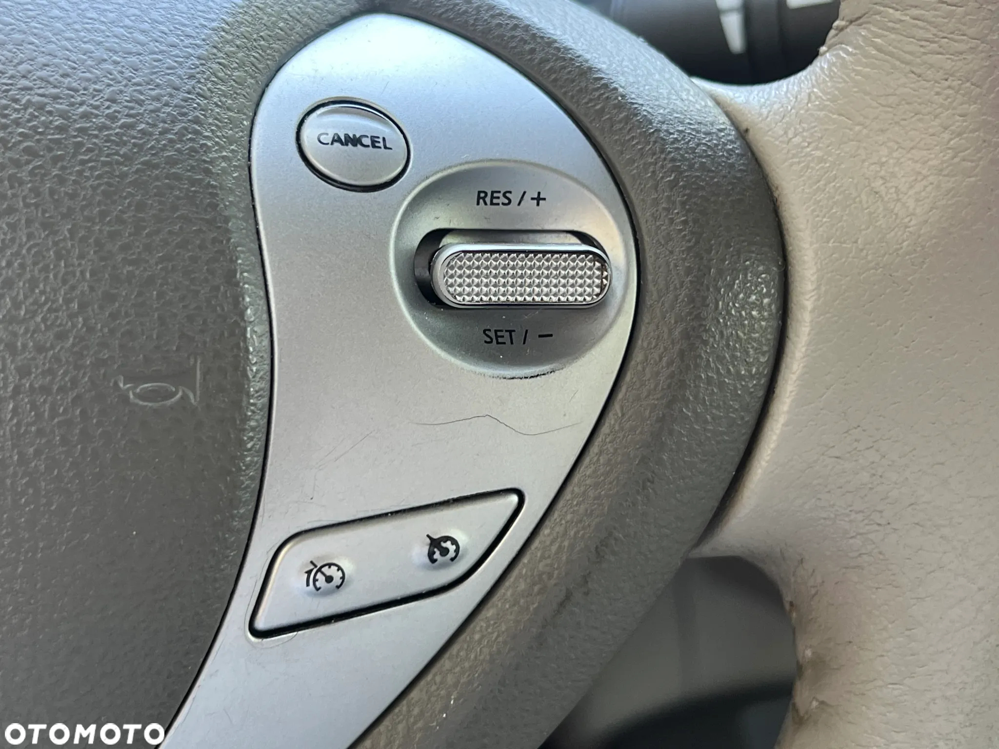 Nissan Leaf 24 kWh (mit Batterie) Visia + - 16