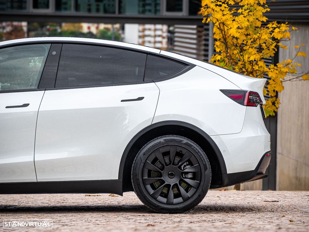 Tesla Model Y Long Range Dual Motor AWD - 9