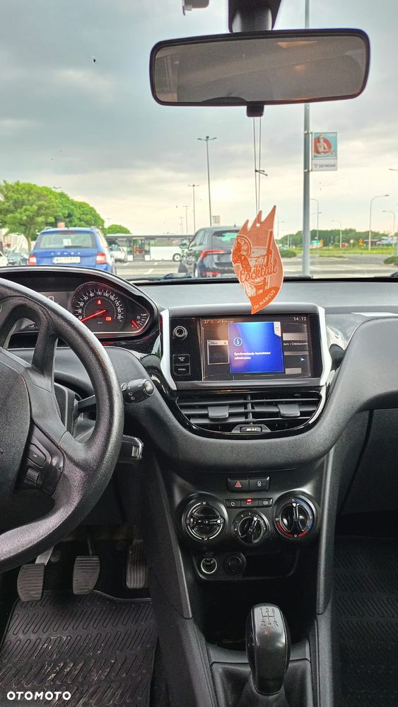 Peugeot 208 - 10
