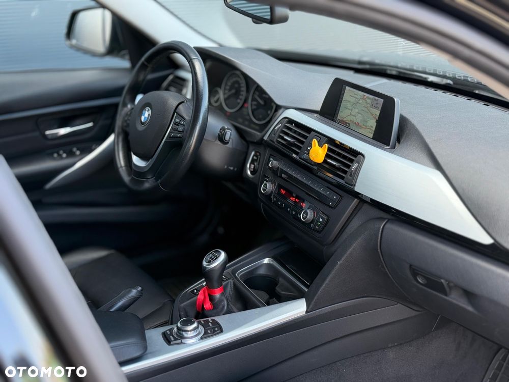 BMW Seria 3 320d - 23