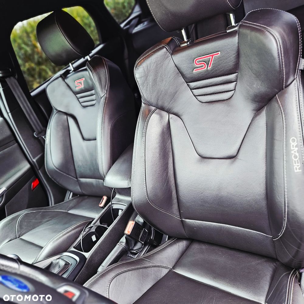 Ford Focus 2.0 EcoBoost ST - 12