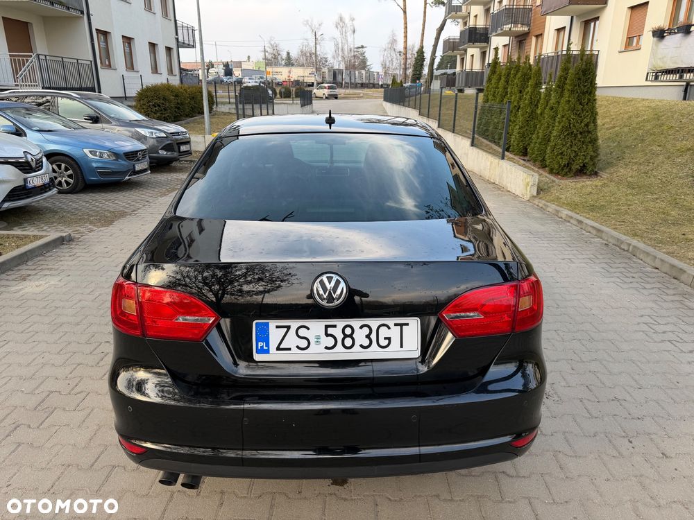 Volkswagen Jetta - 10