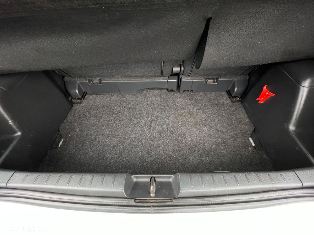 Toyota Yaris 1.4 D-4D Premium - 10