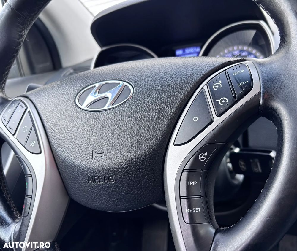 Hyundai i30 blue 1.4 Trend - 28