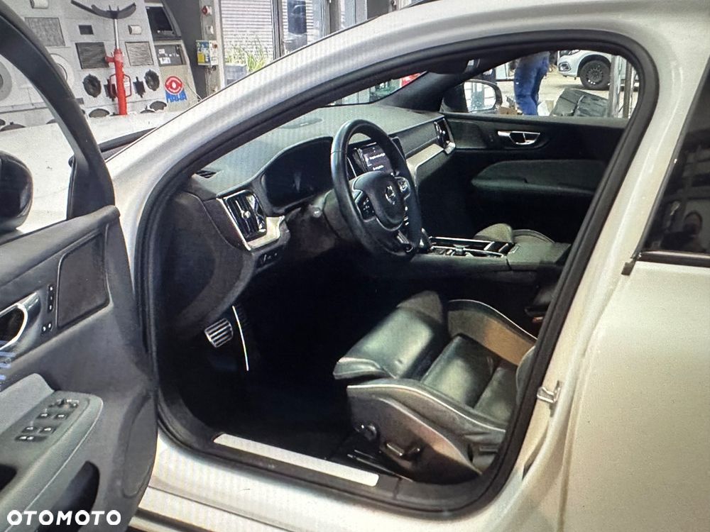 Volvo V60 T6 AWD Recharge Geartronic RDesign - 6