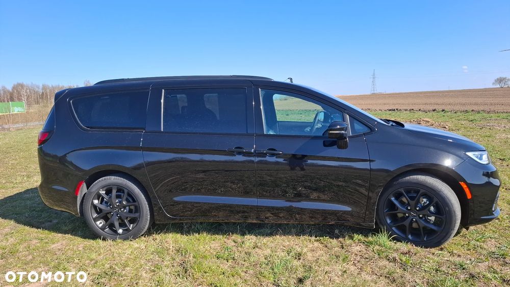 Chrysler Pacifica - 2