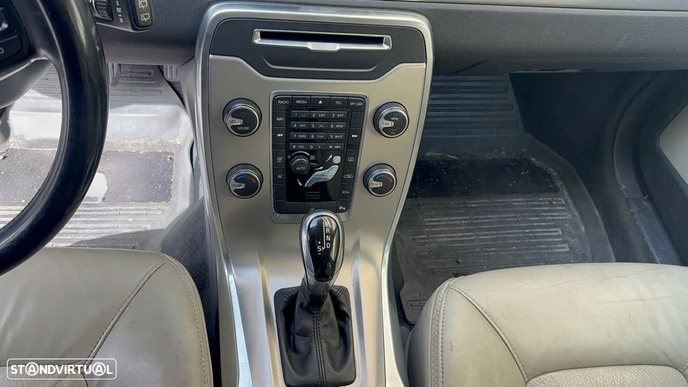 Volvo XC 70 2.0 D4 Summum Dynamic Geartronic - 4