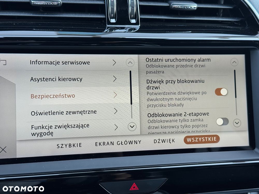 Jaguar XE 2.0 P300 AWD R-Dynamic SE - 25