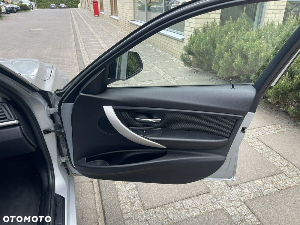 BMW Seria 3 - 27