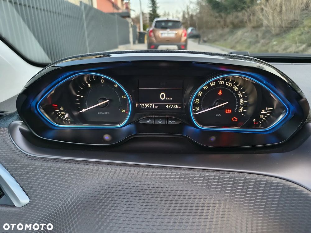 Peugeot 2008 1.6 e-HDi Allure S&S - 10