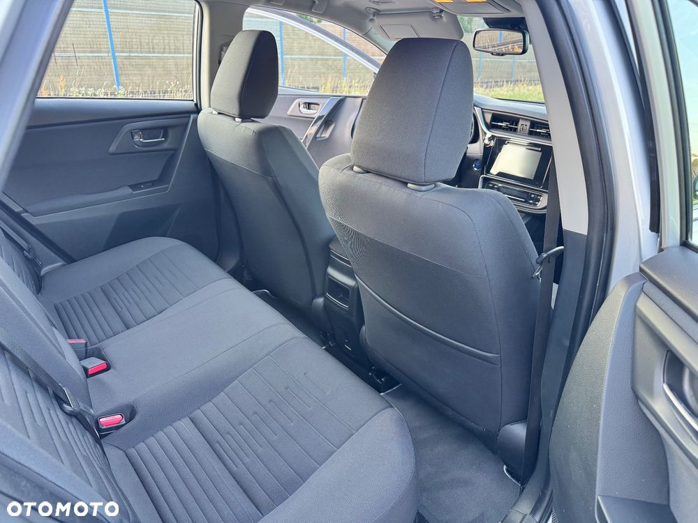 Toyota Auris Hybrid 135 Comfort - 28