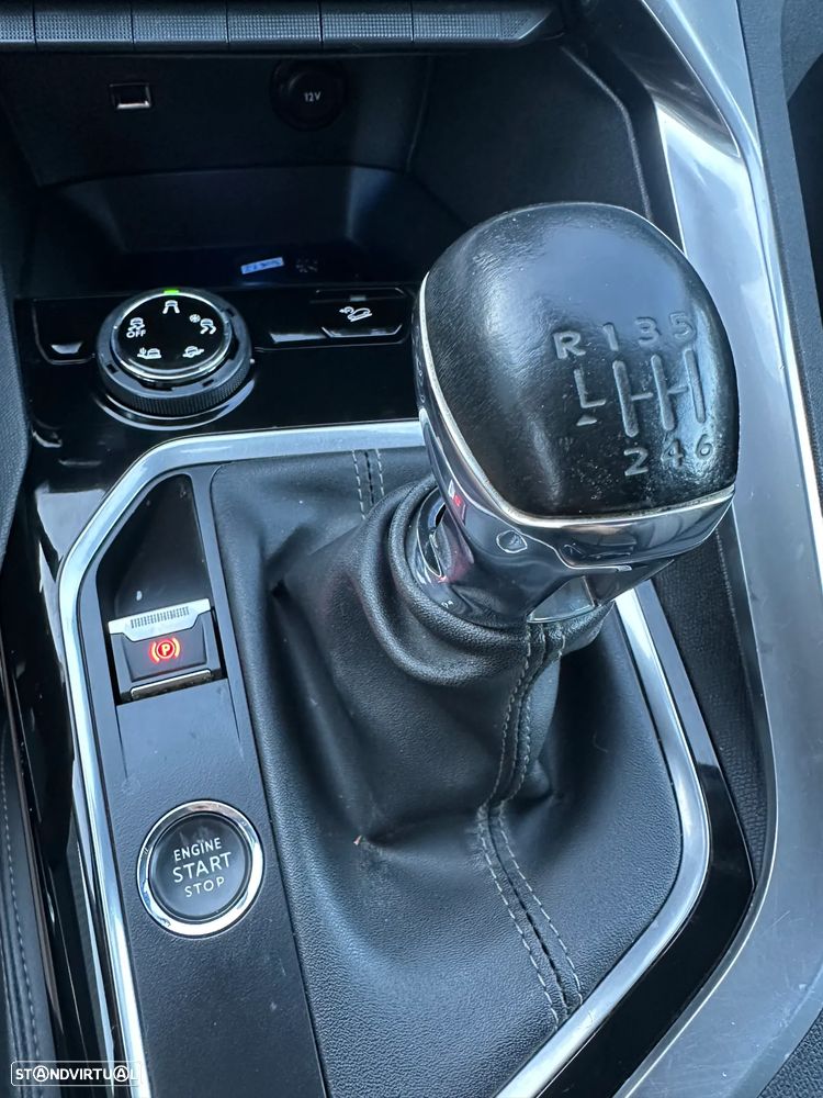 Peugeot 3008 PureTech 130 Stop & Start GPF Allure — fotografia 11