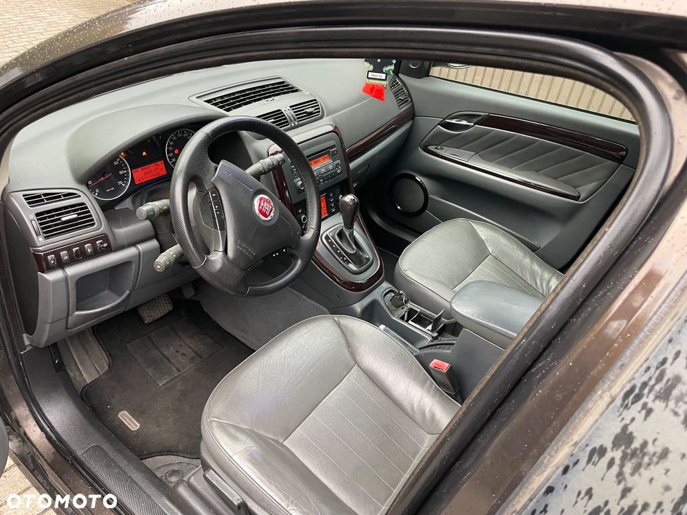 Fiat Croma 2.4 JTD Emotion - 12