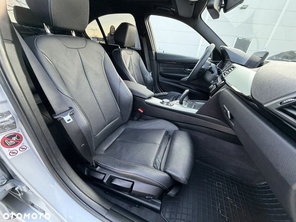 BMW Seria 3 318d M Sport - 36
