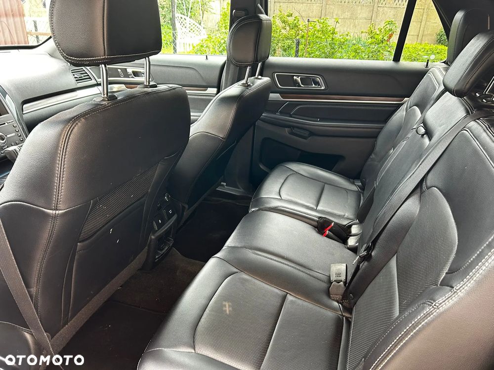 Ford Explorer - 16
