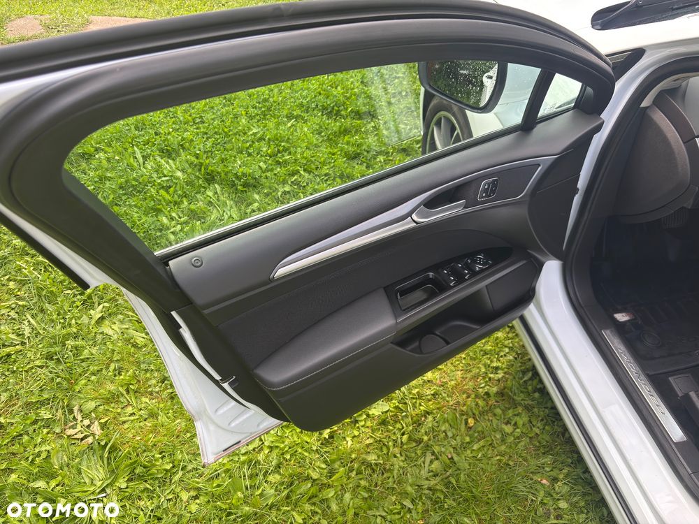 Ford Mondeo 2.0 TDCi Titanium PowerShift - 12