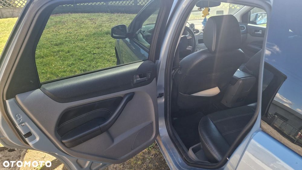 Ford Focus 1.6 TDCi DPF Titanium - 12