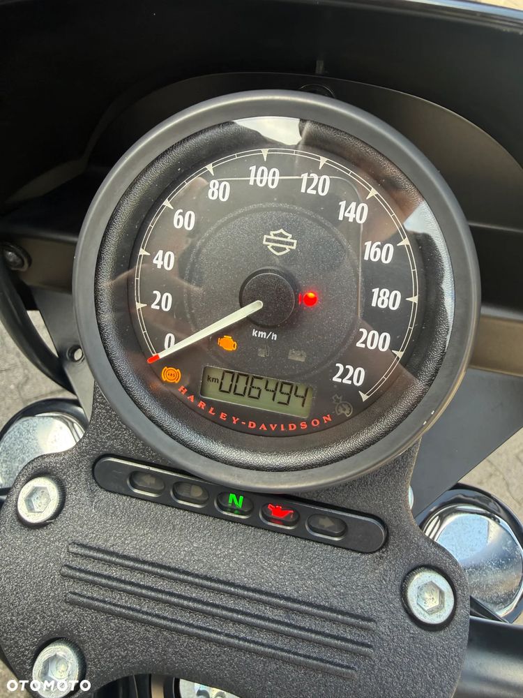 Harley-Davidson Sportster Iron 1200 - 12