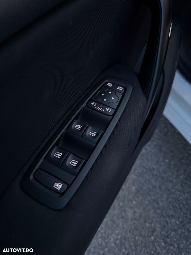 Renault Megane BLUE dCi 115 BUSINESS EDITION - 9