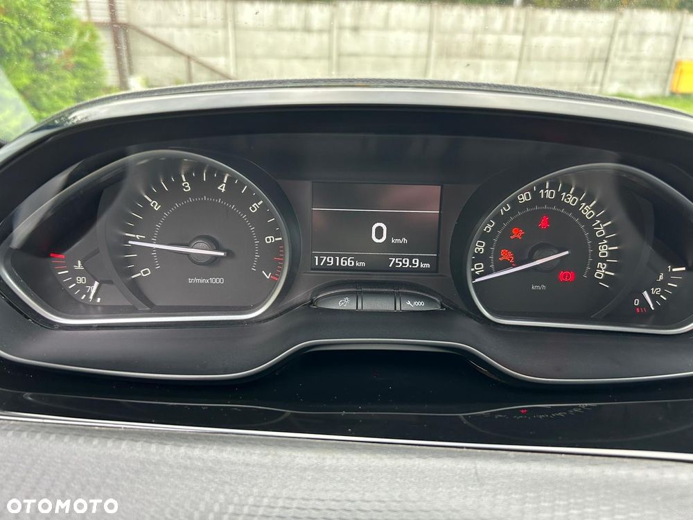 Peugeot 208 PureTech 110 Stop & Start Allure - 11