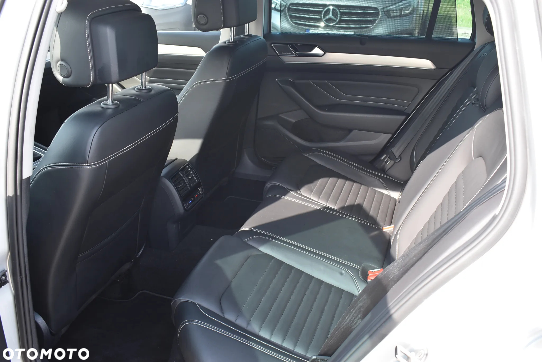 Volkswagen Passat 2.0 TDI Elegance DSG - 13