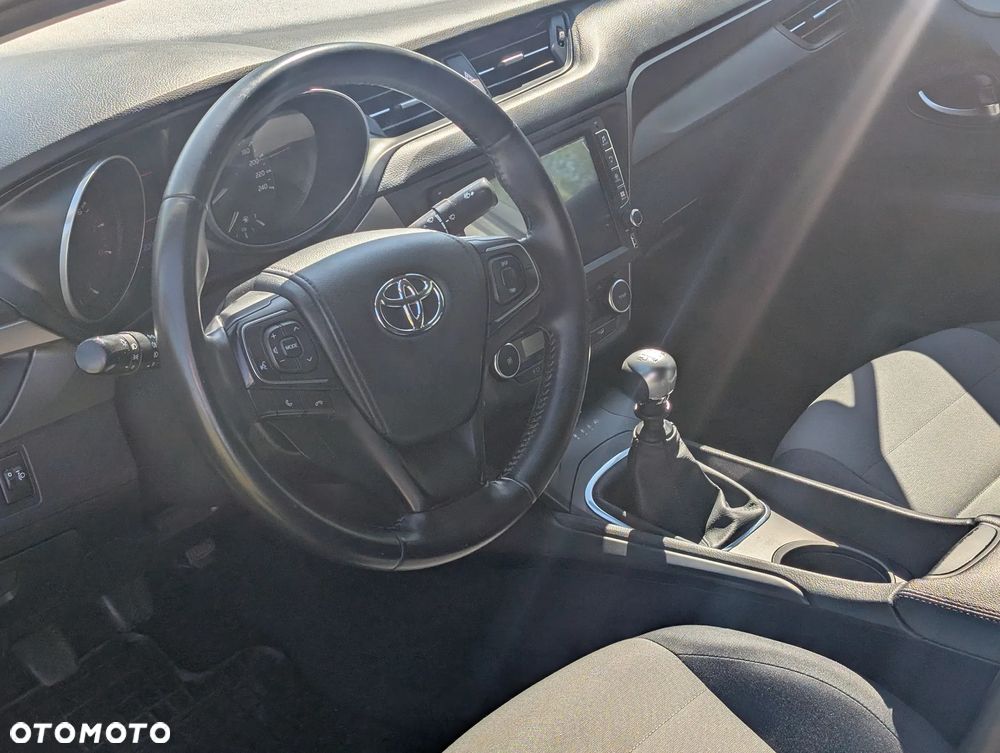 Toyota Avensis 1.8 Premium - 22