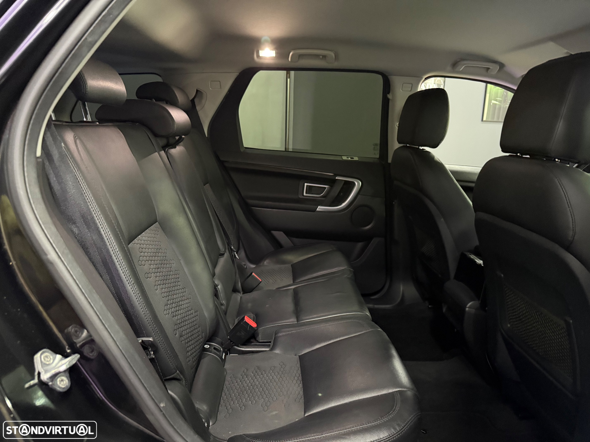 Land Rover Discovery Sport 2.0 TD4 HSE Auto - 32