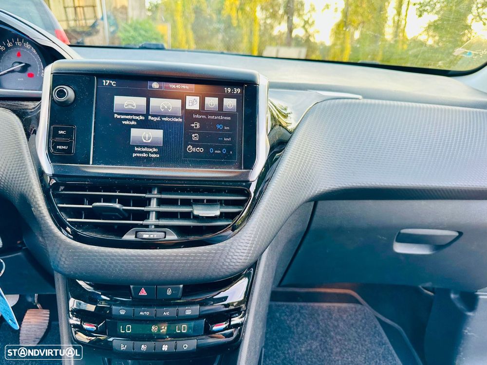 Peugeot 2008 1.2 PureTech Allure - 14