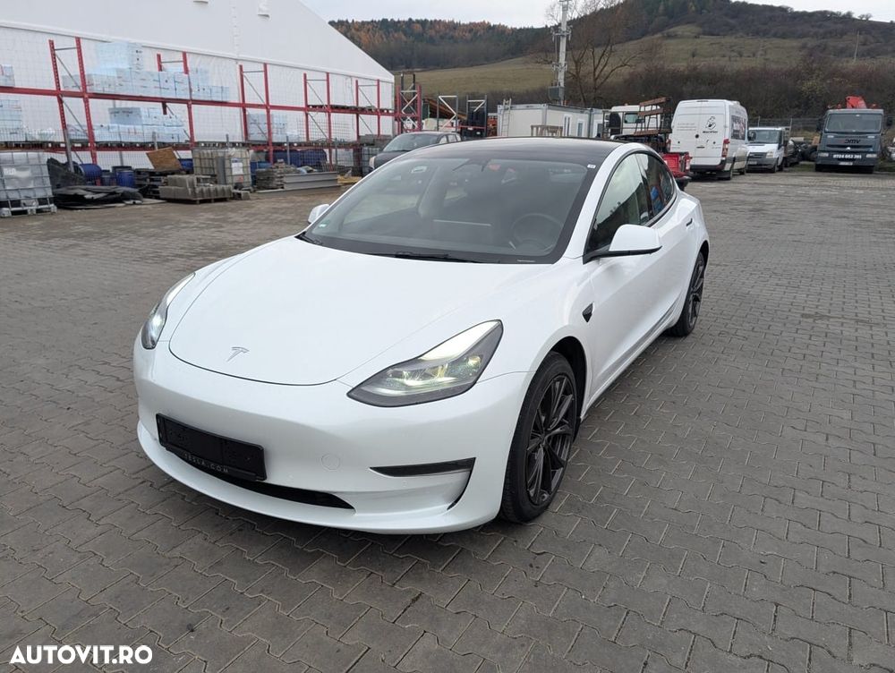 Tesla Model 3 - 2