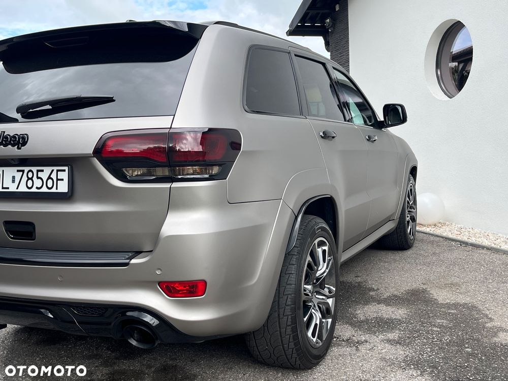 Jeep Grand Cherokee SRT - 13