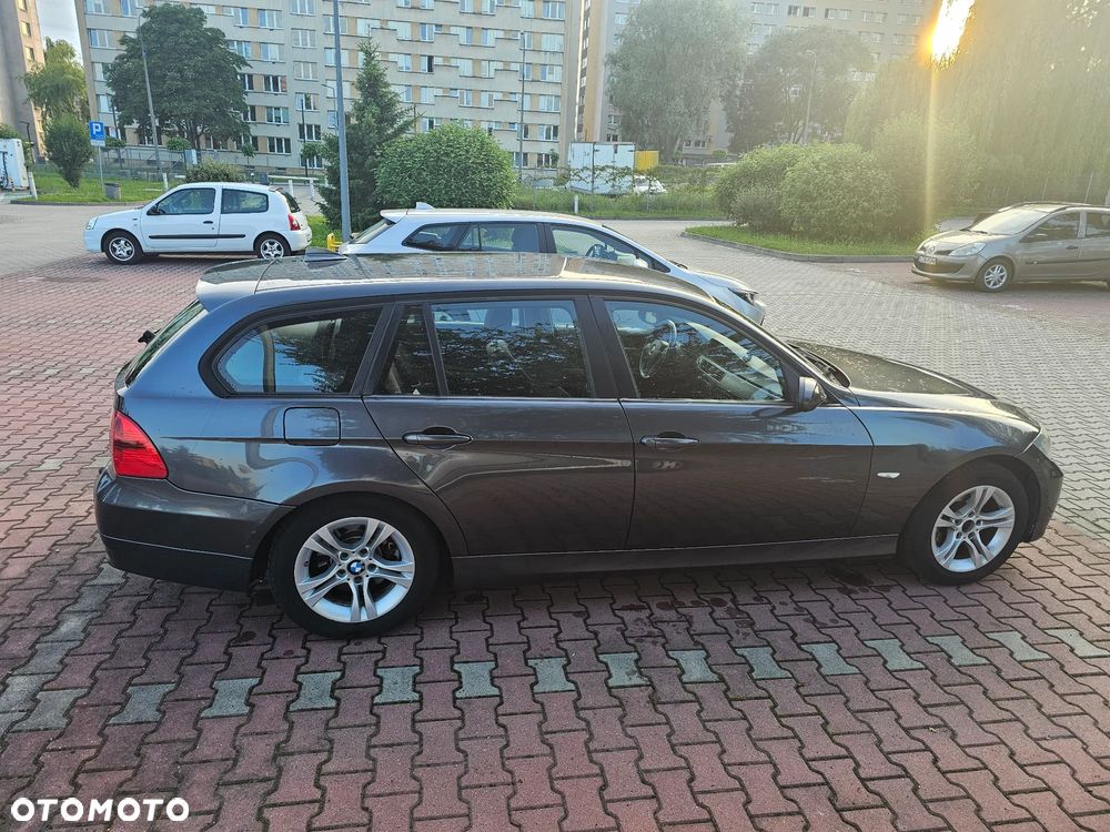 BMW Seria 3 318i - 4