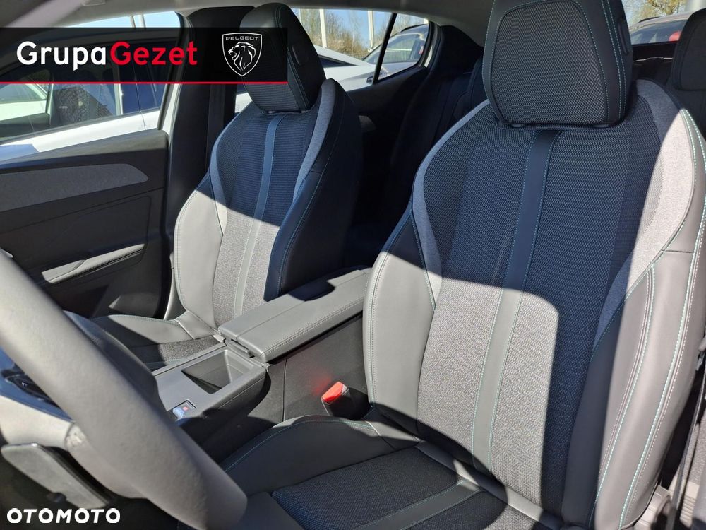 Peugeot 408 - 8