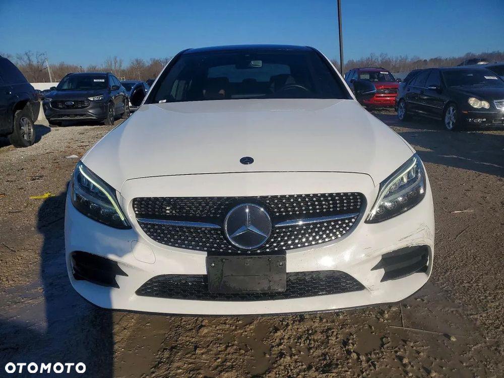 Mercedes-Benz Klasa C 300 4Matic 9G-TRONIC Exclusive - 3