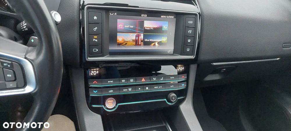 Jaguar F-Pace - 16