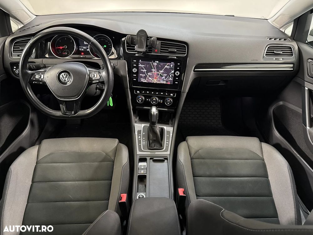 Volkswagen Golf - 10