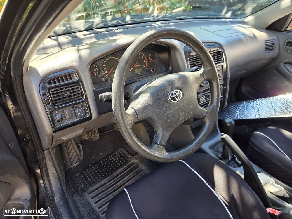 Toyota Avensis Sedan 1.6 Sol - 5