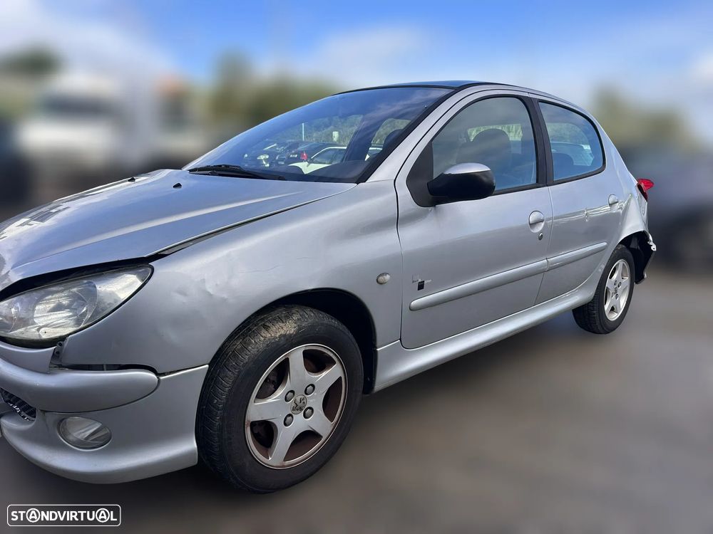 PEUGEOT 206 Hatchback (2AC) 1.4 16V Gasolina 88 cv  65 kW 2003 - 2008 KFU (ET3J4) para peças - 3