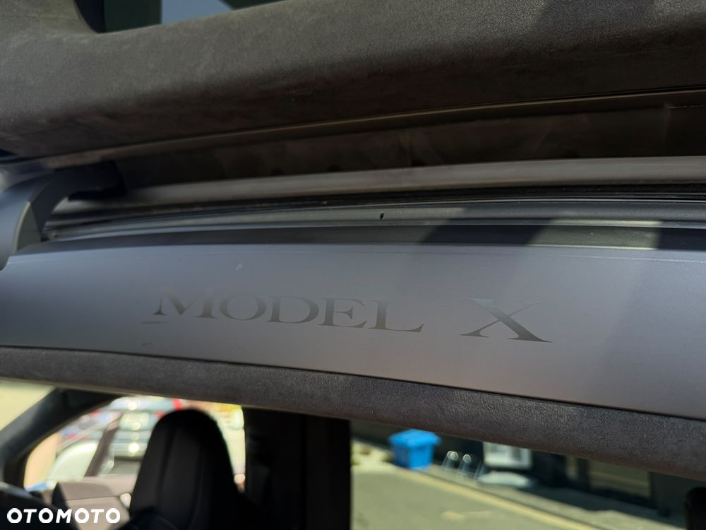 Tesla Model X - 13