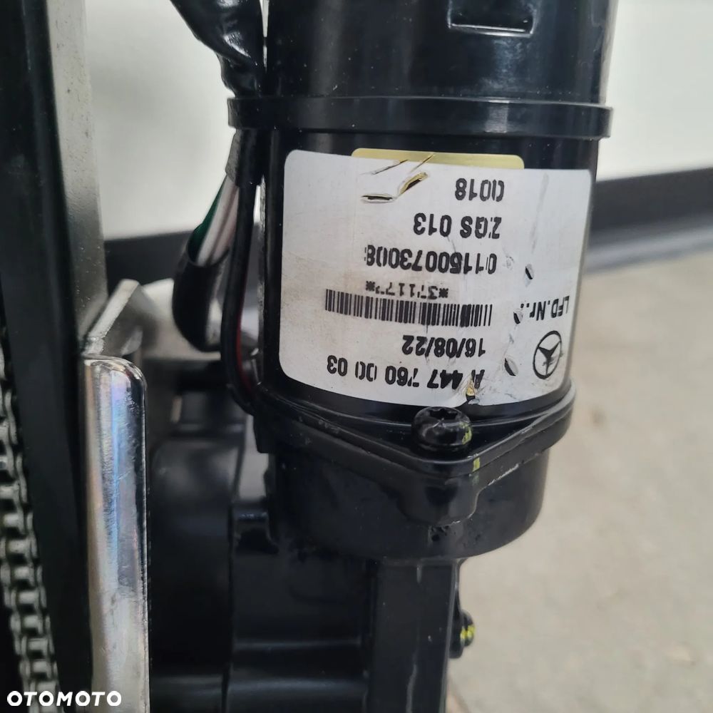 MECHANIZM PODNOSZENIA KLAPY V KLASA A4477600003 CHWALIM116 - 2