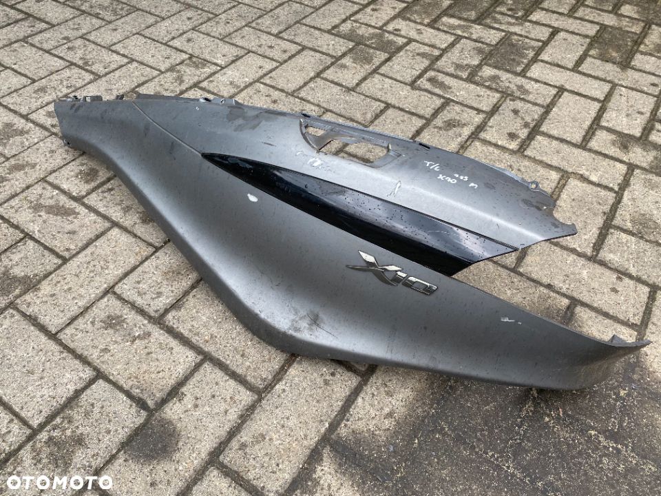 Boczek owiewka lewy Piaggio  X10 125cm - 1