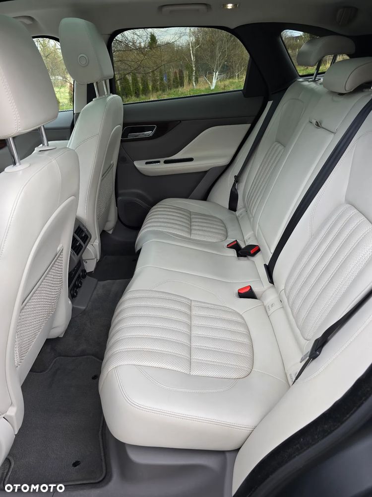 Jaguar F-Pace 2.0 i4P AWD Portfolio - 16