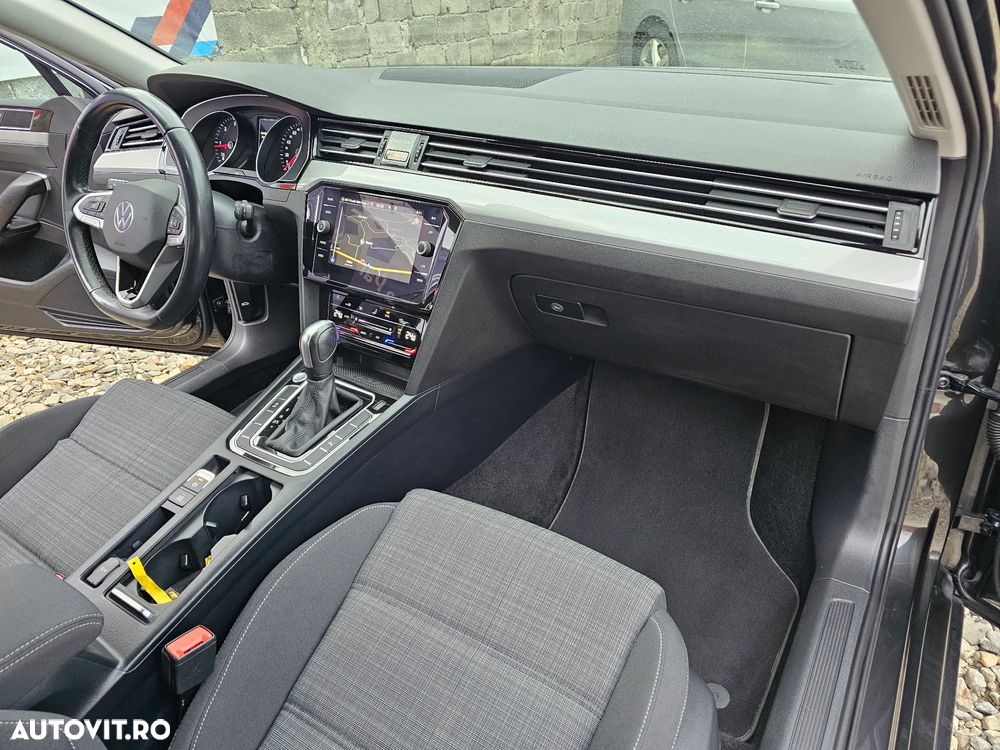 Volkswagen Passat - 32