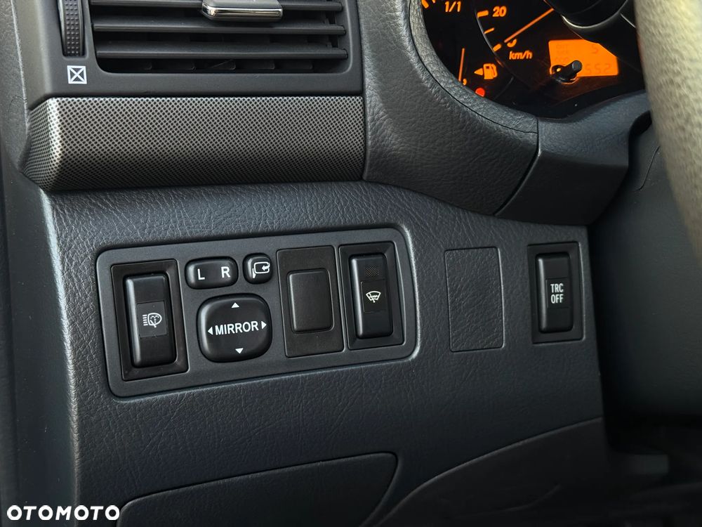 Toyota Avensis 2.0 VVT-i Sol - 32